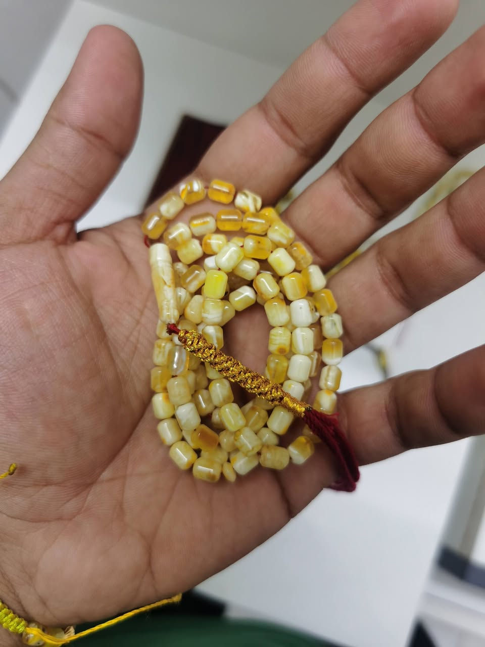 سلام عليكم انتبه كل الي بلصوره كهرب حر طبيعي 5 سبح كهرب بيهم ثنين مكطوع الخيط يعني سبح كاملات ومحبس فضه وسوار كهرب حر طبيعي وزن السبح 139 غرام عده المحبس ولسوار للبيع شلعه وحده وسعر بلاش والله ٣٠٠ الف مستعجل علئ البيعه ولسعر نهايته لتدخل تعامل مكاني بغداد مدينه الصدر توصيل ماعندي ***********
