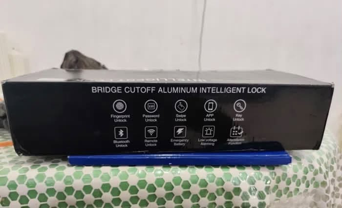 Intelligent Lock متوفر قفل باب ذكي

Ⓜ️المميزات:

🔰فتح عن طريق الهاتف (تطبيق)
 🔰فتح ببصمة الإصبع.

🔰 فتح برمز سري.
🔰 فتح عبر تطبيق الهاتف (Bluetooth).

🔰 فتح بواسطة بطاقة RFID.
🔰 فتح بالمفتاح التقليدي.

🔰 يدعم إدارة المستخدمين وإضافة كلمات مرور مؤقتة.
🔰 إنذار عند انخفاض البطارية.

🔰 منفذ طوارئ لتشغيل القفل عند نفاد البطارية.
🔰 هيكل متين مقاوم للاستخدام اليومي

جديد لوك كارتون 📦

للاستفسار خاص او واتساب ***********
متوفر توصيل 🚚 

#قفل_ذكي #SmartLock #بصمة #قفل_بصمة #باب_ذكي #RFID #Bluetooth #أمان #منازل #مكاتب #العراق
