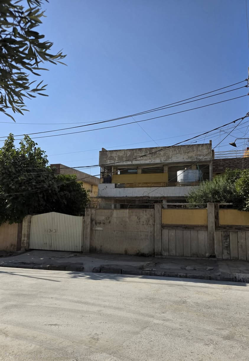دار للبيع في حي البريد 301 م قديم طابقين صالح للسكن الواجهة 10.5 م شروق ابتدائي معزول بدرج خارجي .
***********
***********
عقارات صفوة البيت حي المصارف قرب جامع سعدي مهدي
