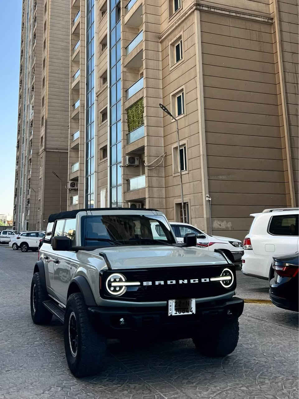 فورد برونكو ٢٠٢٢ جبلي 
258فخر الصناعه الأمريكية القوه المتانه التحمل 
لون سموك المرغوب 
محرك v4 
فور ويل عتله مودات 
٣ دكم شاشه 
سياره جديده عدله 
تايرات تخم لوك 
ضرر جاملغ بنيد شواصي لغد شرط 
مكان سياره اربيل ***********
السعر ٢٥٨$ بلاش أربيل, العراق
