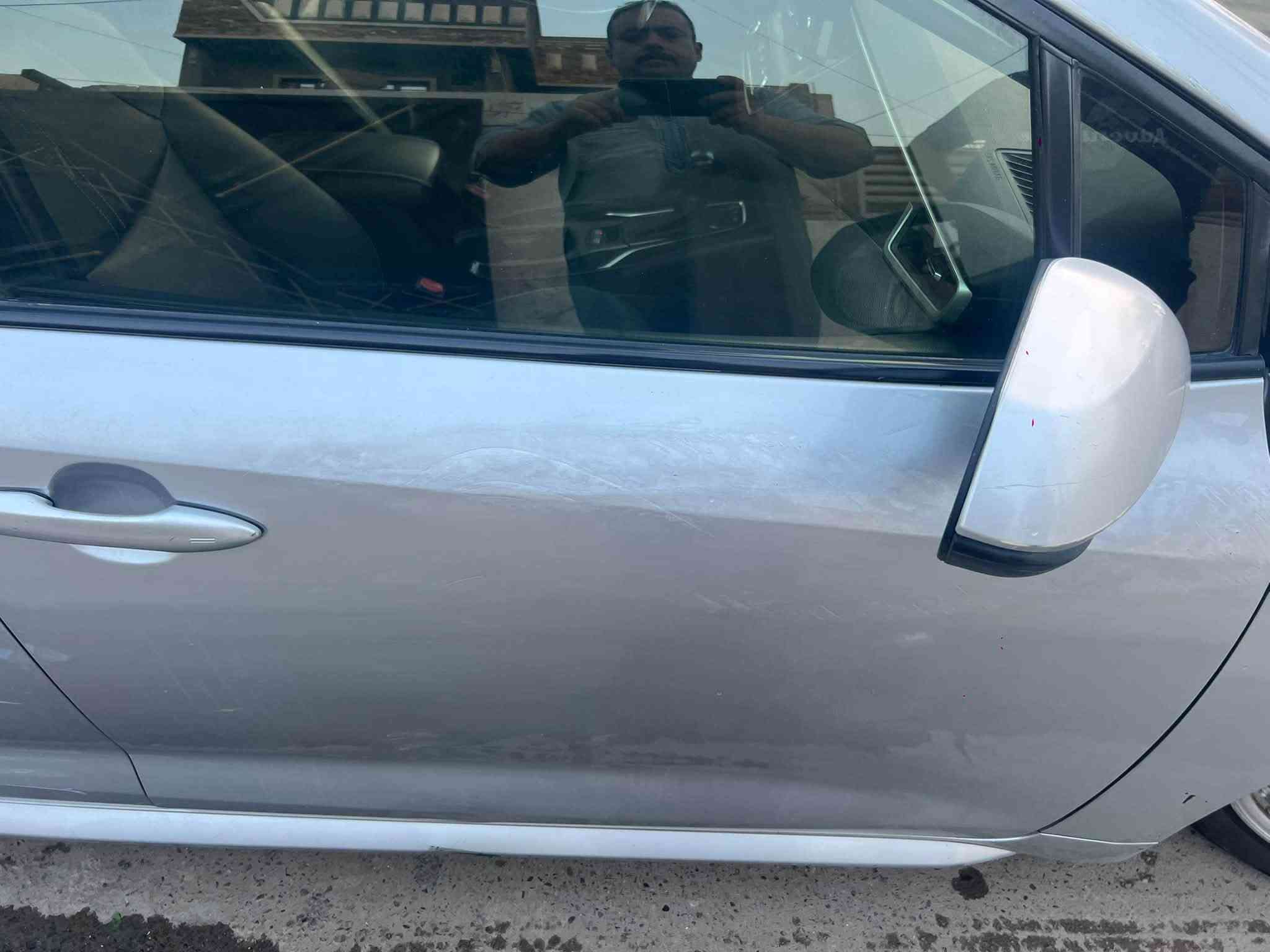 السلام عليكم كورلا 2022 وارد امريكا ماشيا 126000تبديل دعاميه اماميه فقط وانت شوف حادثها تصليح على البارد وبيها طخه خفيفه موضحه بلصور السياره كلش نضيفه وداخل جلد وبصمه وكشن السايق كهرباء والسعر 147 مكان السياره بغداد الغزاليه ***********
