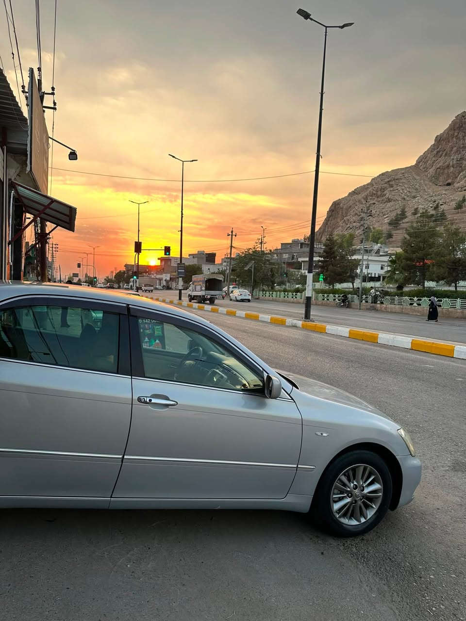 شاهانە ٢٠٠٦ بڕاوە بەحری
کۆدی هەیە
گێڕ گەورەی مەکینە بچوک ١٨٠ 
٢ دووگمە 
برێک بەسراوە 
تەبرید سارد و گەرم مەزبوت 
تەقەو ڕەقەی نییە 
هەموو مەسرەفێک کراوە بێ مەسرەف
بێ بۆیاخە 

***********
