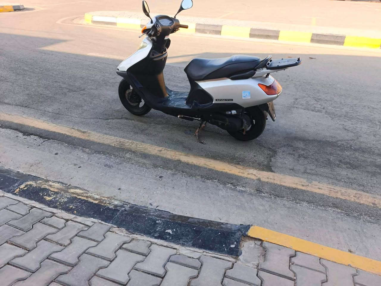 دراجه سبيسي ياباني كفرات بلادي ياباني مختمه كابريتر اصليه. دراجه جاهزه  كل نقص مبيه قفل صندوق شغال قفل جنطه دراجه بلاديه  مكينه نعومه فول الهاتف*********** المكان كوت الزهراء
