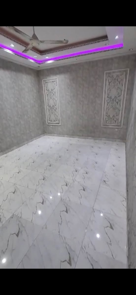 بيت للايجار في دور الظباط ديلوكس طابقين يصلح سكني وتجاري
بيت للإيجار في دور الظباط
فرصة مميزة للإيجار في موقع حيوي جداً، مناسب للسكن أو للاستخدام التجاري، مع توفر قطعة أرض فارغة مجاورة للبيت مخصصة لوقوف السيارات.
تفاصيل العقار: اربع غرف نوم
• يتكون من طابقين
• الطابق الأرضي: مطبخ، غرفة استقبال، وغرفة نوم
• الطابق الأول: 3 غرف نوم وصحيات
إيجار السكن: مليون وربع
الإيجار التجاري: مليون ونصف
للاستفسار والتواصل: ***********
عقارات المصطفى الخضراء قرب اسواق عبدلله
