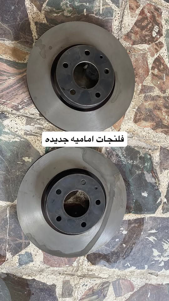 سلام عليكم شلعه كامله ضفيره داخليه وخارجيه وقاعده فيوزات نص عمر  ووياهن عقول شغاله  وغراض مال زوم 2007 
السعر 700 الف 
مكانهن بغداد 
#***********

نص مكتوب في الصور:
- جوزه بريك
- عقل لايتات واشاير
- فلنجات اماميه جديده
- جويتر مازدا 2007