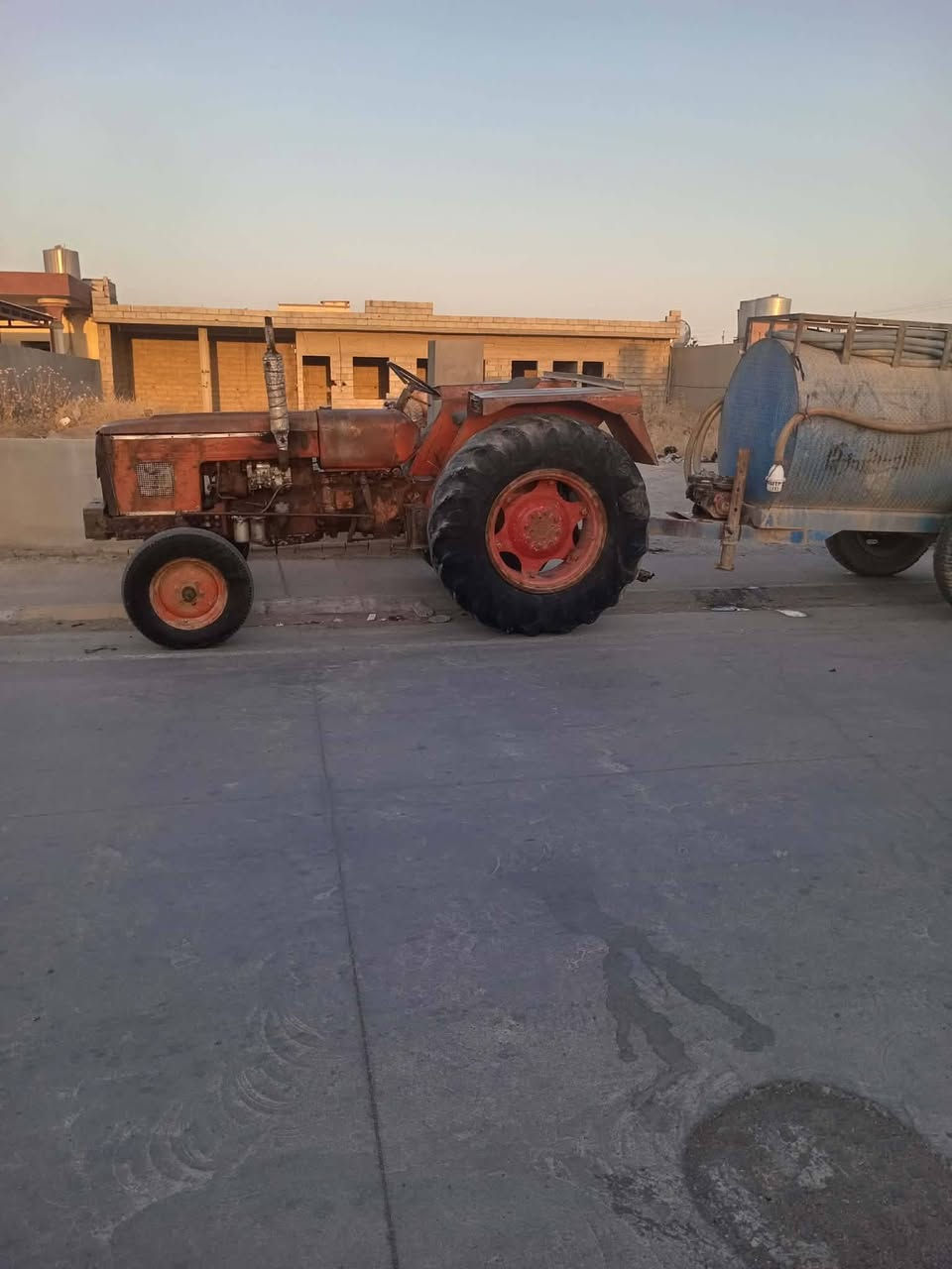 للبيع عنتر جاهز عشقل وراه مقطوره مع ماطور وصوندات كامل اسعر 4500وببه مجال شويه العنوان الحويجه استفسار اتصل *********** مكلف بنشر
