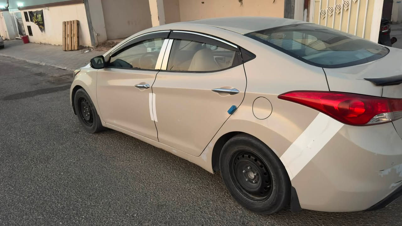 النترا 2012 فول بيها صبغات ابيع حزام بدون ضربة داخل لون حليبي مكانها نجف رقم اربيل انگليزي هزه جديده 
السعر 85 وبيها مجال
***********رقم الهاتف بي وانساب
