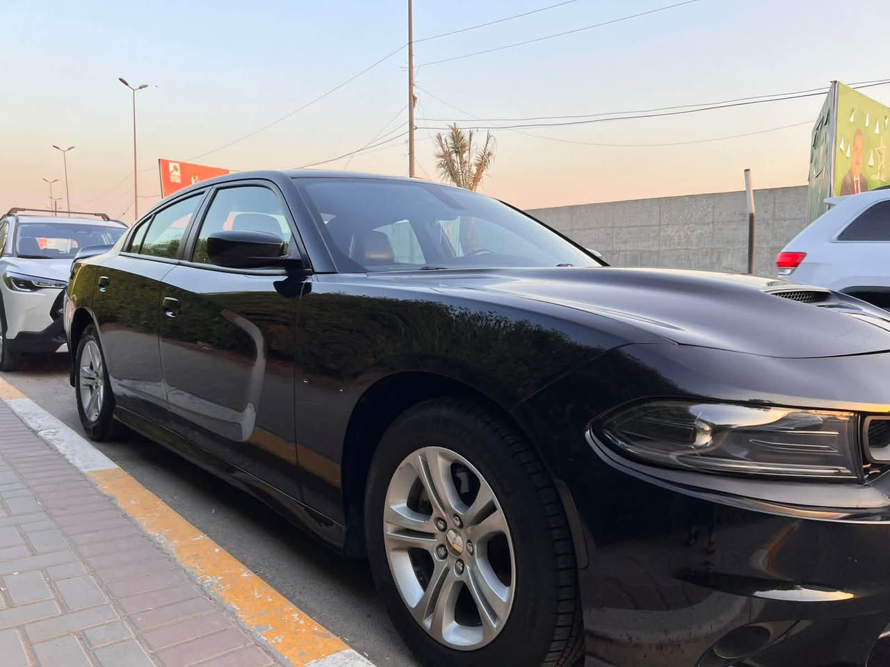 دوج تشارجر SXT PLUS 2022 وارد امريكي فول واحد على واحد
حادثها جاملغ الأيمن مبدل بأمريكا وبنيـد  
عليها كت كامل  SRT اصلي بنيد ولحية ودركة اصلية شرط
كشنات جلد + كهرباء تدفئة و تبريد
فتحة سقف 
شاشة صغيره 
ارضيات موبار اصلية
تخم تاير جديد 
السيارة ماشية 35mi ميل حقيقي
رقم بغداد بأسمي تحويل ثاني يوم 
السيارة مكفوله كفاله عامة من الصبغ السيارة جديده بمعنى الكلمة وتجي بعينك وتشوفها احلى من الصور بهواية
وترايها وين ميعجبك
السعر 230 وبيها مجال للطيبين

مكاني بغداد العامرية او نفق الشرطة 
🤍
***********
