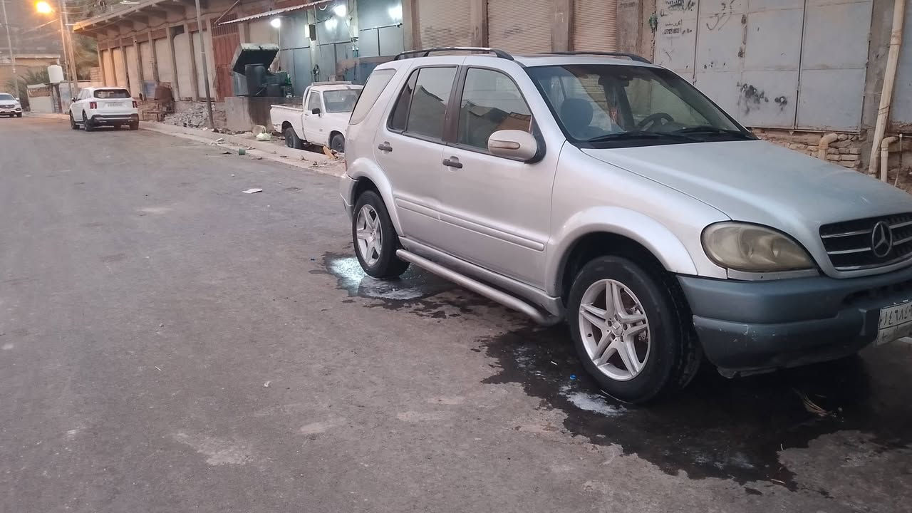 سلام عليكم ورحمة الله  مارسدس استيشن موديل 2002 سياره بلاديه مكينه بلاديه اربيليه  ومنتهيه سياره على لبلاد وحلوه مكينه وكير خير من الله يرادله حداده وترتيب مكان سياره البصره الشافي وباقي تفاصل موجوده رقم الهاتف  ***********
