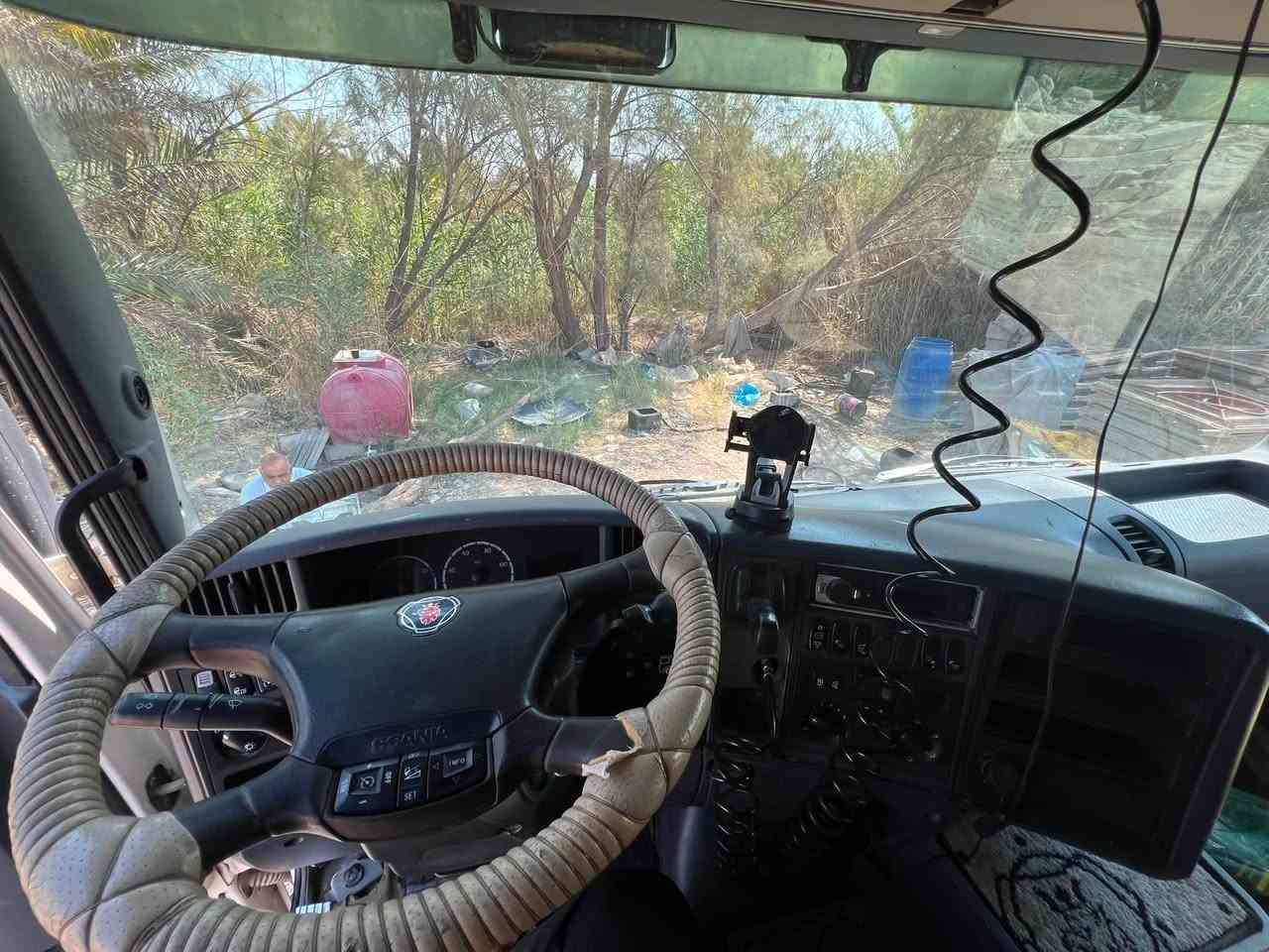 إسكانيا 420 أربع خطوط كير كهرباىي رقم أربيل مالك كردي وكاله مايسوي شرط تحويل مربوطه إفلات ثلاث محاور *********** موديل 2007
