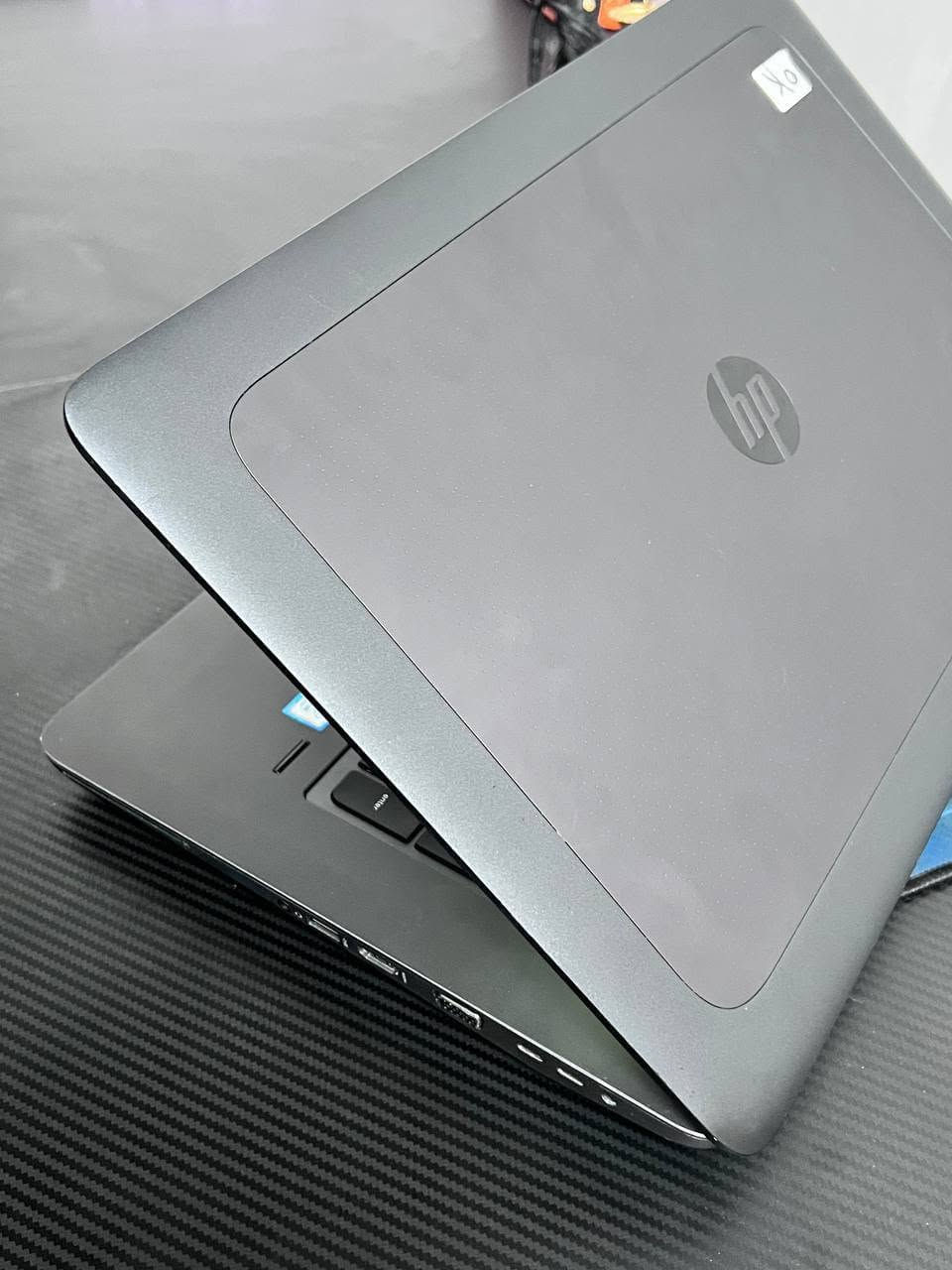 لابتوب HP ZBOOK 17 G3   للبيع 💎
‏لابتوب جدا راقي ، مخصص للبرامج الهندسية والتقنية ، باداء احترافي وسرعة بالتنفيذ، وقوي ايضا للالعاب بمختلف انواعها ، يناسب جميع الاعمال الصعبة ⚡🔥 
‏
‏المواصفات التقنية:  
‏⚜ المعالج / Xeon E3 - 1575M v5 
‏سرعة المعالج الاساسية 3GHz والتيربو 3.9GHz
‏بقوة i7 6920H او اقوة منه
‏⚜ كرت شاشة داخلي مخصص للبرامج
‏Intel iris pro graphic P580 4GB SHARED 
‏⚜ كرت شاشة خارجي احترافي نفيديا
‏Nvidia quadro M4000M 4GB (كلش قوي 🔥)
‏⚜ الرام / 8GB  DDR4  
‏⚜ تخزين / 256GB SSD M.2
‏⚜ الشاشة / حجم كبير  17.3 inch FHD SCREEN دقه عالية 💎
‏
‏ملحقات كاملة
‏👜 حقيبة جديدة
‏🔌 شاحنة اصلية
‏🖱 ماوس
‏🖱ماوس باد
‏+ تغليف كامل للبكج
‏
‏✨السعر 430 الف ⚡
‏الضمان / اسبوع كامل بنظام استبدال في حال وجود اي خلل او مشكلة بالجهاز،  
‏( الاستلام بعد الفحص والتاكد من جميع التفاصيل 🩵 )
‏القطعه ما اندزها اذا مو مضمونه ومرتبة 
‏متواجد ماسنجر
‏واتساب *********** 
‏
