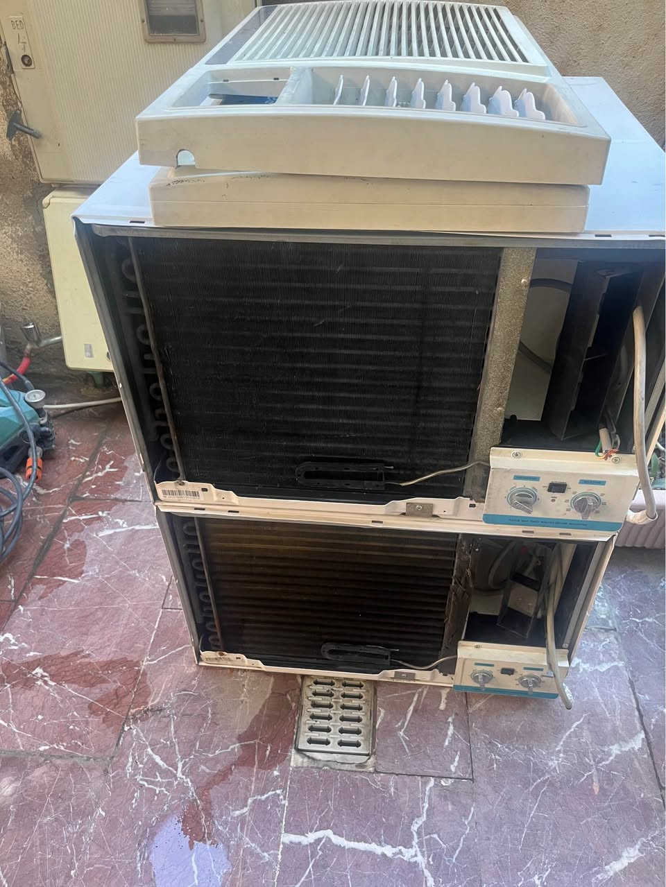 السلام عليكم ورحمة الله وبركاته 
مكيفات عدد ٣ 
ميديا ٢ طن تدفئة وتبريد 
عدد ٢ 
TCL عدد ١ 
تدفئة وتبريد 
السعر للجهاز الواحد ٣٠٠ الف 
الأجهزة بلادية وبدون تصليح 
مكاني الاعظمية 
موبايل ***********
مهندس طارق بغداد, العراق
