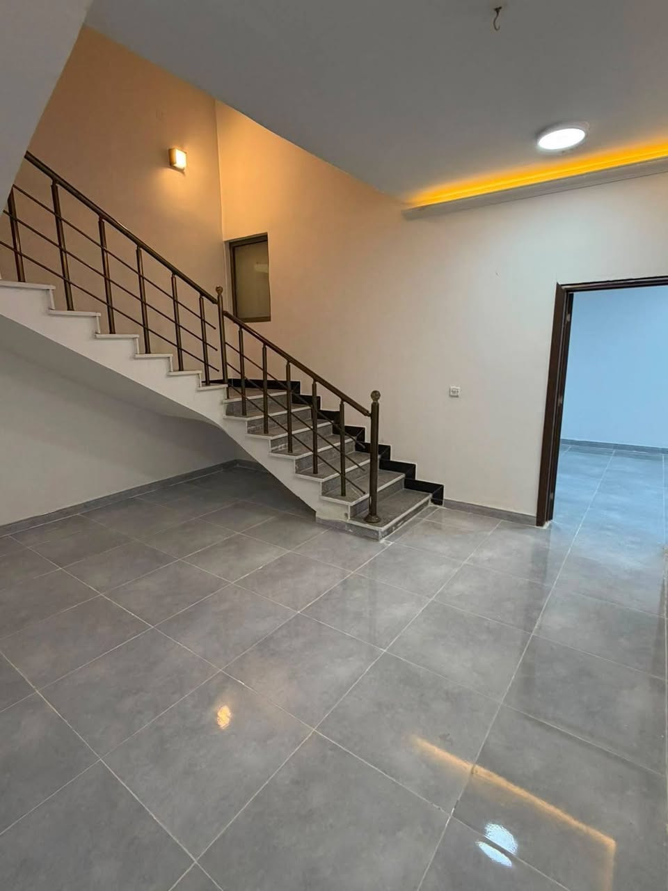 🏡 دار للبيع – مجمع الأميرات الأول

📐 المساحة: 300 متر
📍 المرحلة الأولى
🌳 موقع مميز على حديقة
✨ الدار تحتوي على إضافات
📜 سند حر
💰 البيع نقداً وبسعر مناسب جداً
***********
روان محمد
