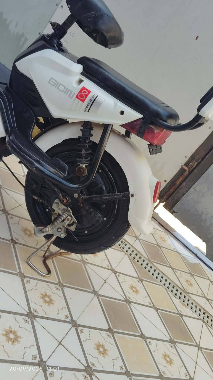 درجه شحن للبيع فول مواصفات واحد على واحد بصمه تاير الخلفي جديد والأمامي بحاله جيده جدا بطاريات نضيفه 
مكفوله كفاله عامه من عدى الشاشه فقط الدراجه شغاله ما بيه اي خلل     
رايدها 180 وبيه مجال بصيط 
للتواصل ***********
مكاني القاسم قرب مدرسه التفوق

نص مكتوب في الصور:
- 20/09/2026 11:41
- 20/09/2026 11:01