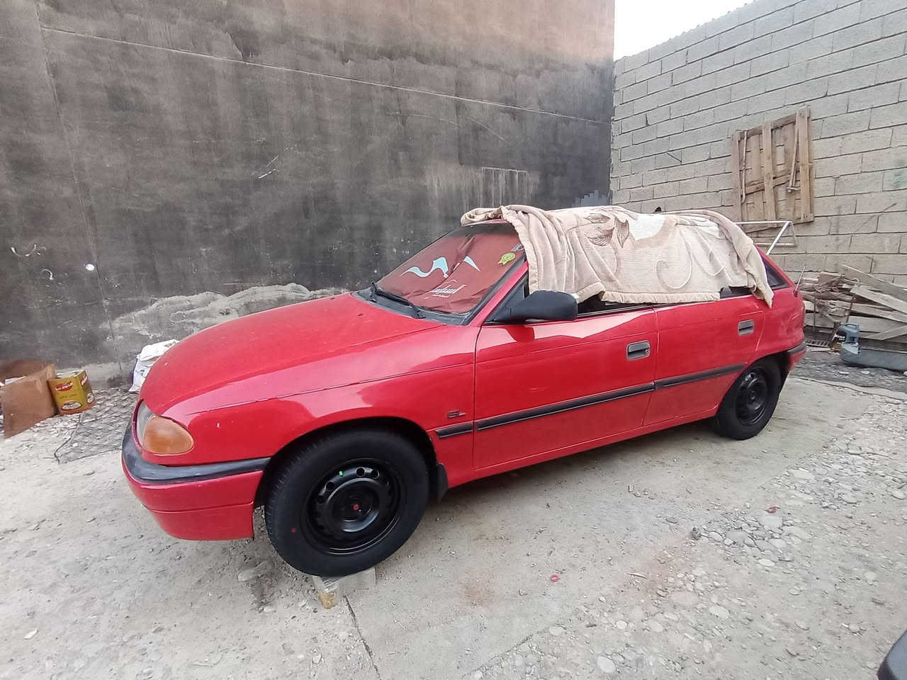 سلام عليكم 
للبيع...اوبل استرا حجم 16 موديل 93 سنويه جديده لل 2028 شرت تحويل 
محرك وكير شرط..مابيها صبغ بس ايلال
سقف سلات
استيرن باور
صدر جديد
تايرات جديد
سياره بدون خياس
سعر 37 بي مجال
مكان سياره كركوك
شراي خابر ***********
***********
