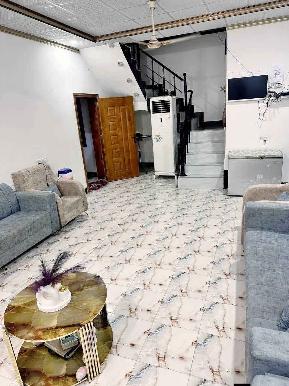 #فرصة_مميزة_بسعر_مناسب

🏡 بيت للبيع – في منطقة حي موسى الكاظم ( ع )

📍 الموقع: قرب  محطة الكهرباء الثانية 

📐 المساحة: 228 م². ركن

🔹 الطابق الأرضي:
• براني
• غرفة نوم
• صالة
• مطبخ
• صحيات داخلية وخارجية
• كراج

🔹 الطابق الثاني:
• 4 غرف نوم
• صالة
• صحيات عدد 2

🏗️ البيت مشتغل بيه حفر وحدل، والأساس شريطي 50×50.

🔄 يرهم  مراوس بقطعة أرض في الجربوعية الـ6000 أو منطقة الـ36، مع دفع الفرق حسب الاتفاق.

📸 💰💰لمعرفة السعر  اكتب تم في التعليقات او اتصل ع ارقام المكتب

عنوان المكتب:
الجربوعية ال6000 – شارع حيدر الحداد – مقابل مدارس العتبة.
 
 للتواصل على الأرقام:

📞 ***********
📞 ***********
