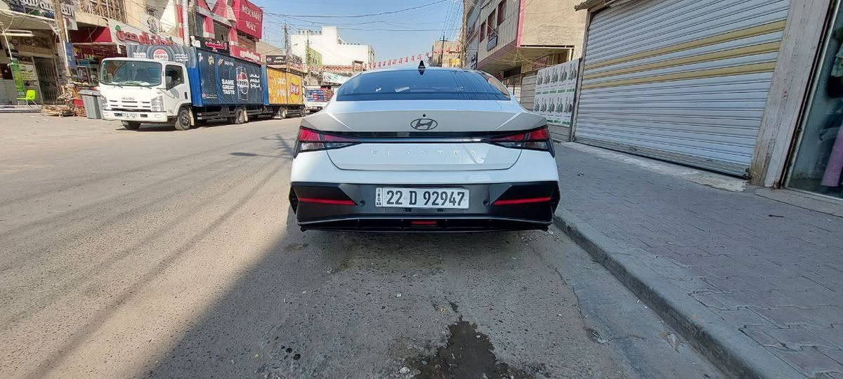 السلام عليكم النترا خليجي ⚪️  (وارد الصين )

موديل 2024 
 ماشيه 25 KM  حقيقي بعدهة بوضع الشركة 

أربيل رقم دولي سنوية باسمي تحويل مباشر 🫆

المواصفات VlP

فتحه سقف 

كروز مثبت سرعه 

تشغيل بصمة + صندوق ذكي + بصمة ابواب

كامرة دوارة 

تحكم ستيرن 

ثلاث انضمه قياده 

سايد بريك اوتو هولد

لايت زنون عدسات بلادي

6  ايرباك (مقاعد + تكم + الدركة دشبول )

دشبول ديجيتال 

تبريد قطعتين 

شاشة ديجيتال 

اريل نفكيتر 

مري شفط + اشارة بالمري 

شاشة ابل كار بلي 

ترحيب عند الاقتراب 

ستيرن رياضي حرف D

ويل كب حجم 17 رياضي 

حساسات امامي + خلفي 

مثبت سرعة / كروز 

حساس ظغط اطارات 

كشنات جلد داخل اسود 

تجي بمحرك 4 سلندر  1500 دبل نوزل دوش

كير طيارة 8 سرعات 

4 وضعيات قيادة 

اطارات بلادية + باتري جديد 

سبير زيرو مانازل 

تجي بمواصفات 1/1

السعر 137 

السيارة بيهة طخة اسفل الصندوق ومصلحة فقط  وكاملة  بدون دواخل 
مرفق بالسونار بالصور 

اتصال + واتساب 
*********** 
العنوان بغداد الدورة الصحة
