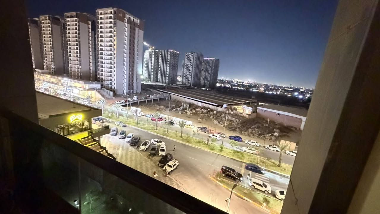 شقة للايجار مجمع النسم ستي،140متر،مؤثثة بالكامل،2غرفة نوم،اطلالة خارجية شارع المطاعم والبوابة الرئيسية للمجمع،طابق 7.
إيجار  شهري 1850000 الف دينار.
مقدم 6اشهر دفعة أولى.
من المالك ***********
