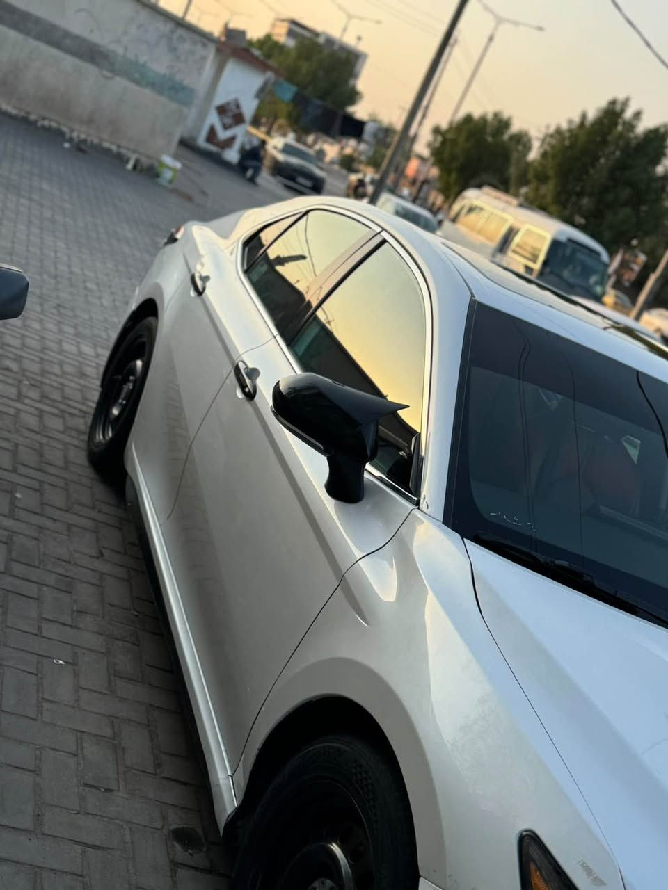 سلام عليكم 
كامري 2023 وارد امريكي حادث بنيد فقط بدون دواخل شرط الفحص رقم بغداد تحويل مباشر 
لون ابيض صدفي 
فئة xse 
فول مواصفات 1/1
بصمه تشغيل عن بعد 
فتحة سقف
بصمه ابواب 
هايبرد
فول ردارات 
كاميراه 3d 
حساسات اماميه وجانبية
تبريد امامي خلفي 
تحكم ستيرن جهتين
كشن كهرباء تحكم كهربائي جميع الجهات
غرفه كامله مميزه لون احمر 
كشتات  تدفئة تبريد 
رادار امامي خلفي
شاشة امامية 
كار بلي 
شحن موبايل ذاتي لمس
فول درايفر
العنوان/البصره/المعقل 
السعر المطلوب 170وبيها مجال للشراي
*********** البصرة, العراق
