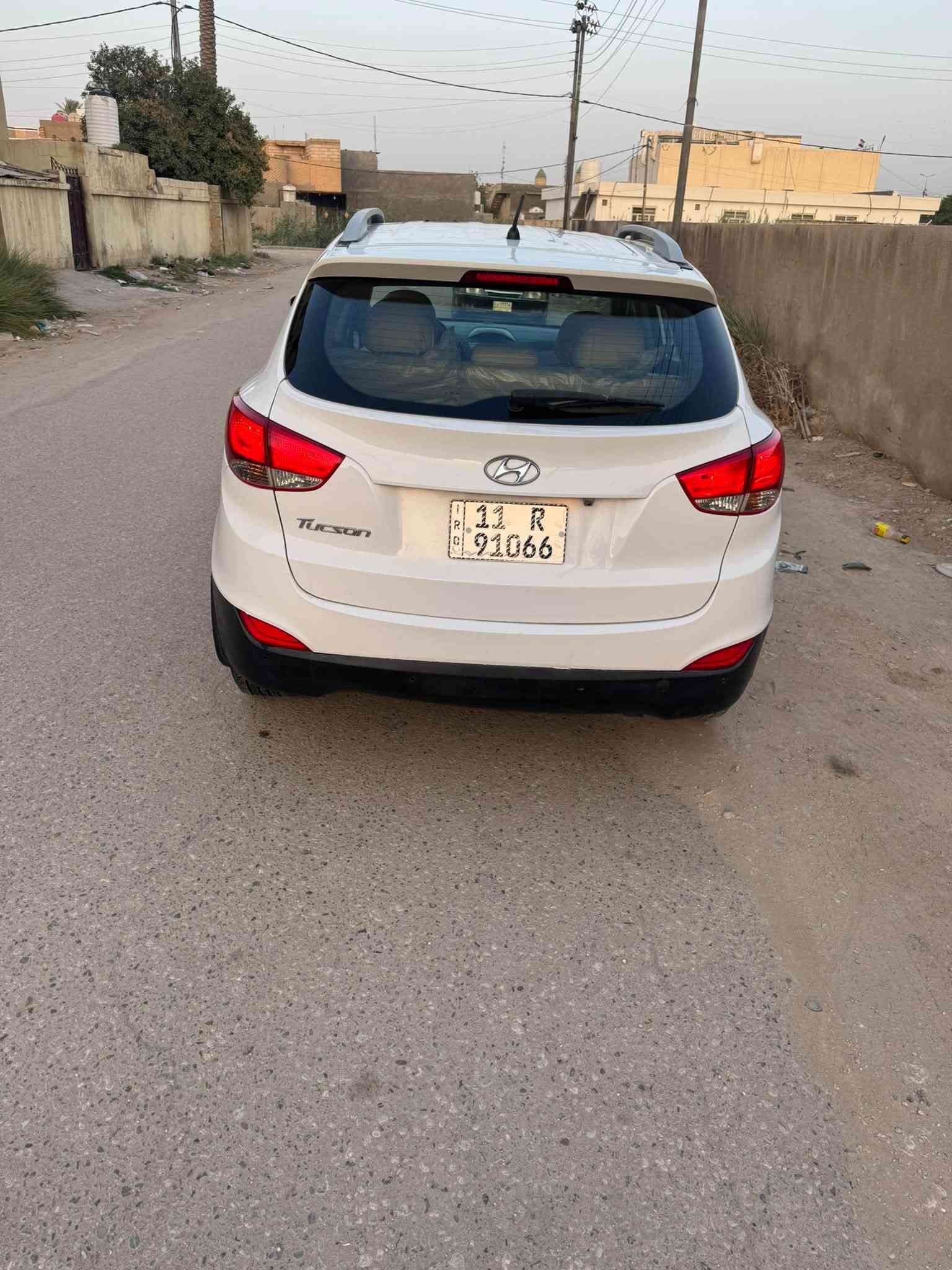 سلام عليكم توسان موديل 2016 خليجي رقم بغداد  دولي بسمي هزه وسنوي جديد تحويل مباشر بيها قطعه صبغ باب صدر فقط جاهزه سياره كير مكينه حداديه تبريد تخم تاير ما بيها نقص ماشيه 138 مكينه 2000 دوش  السعر 137 وبيها مجال مكان سياره بابل الحمزه الغربي واي استفسار اتصل على رقم ‭***********‬
