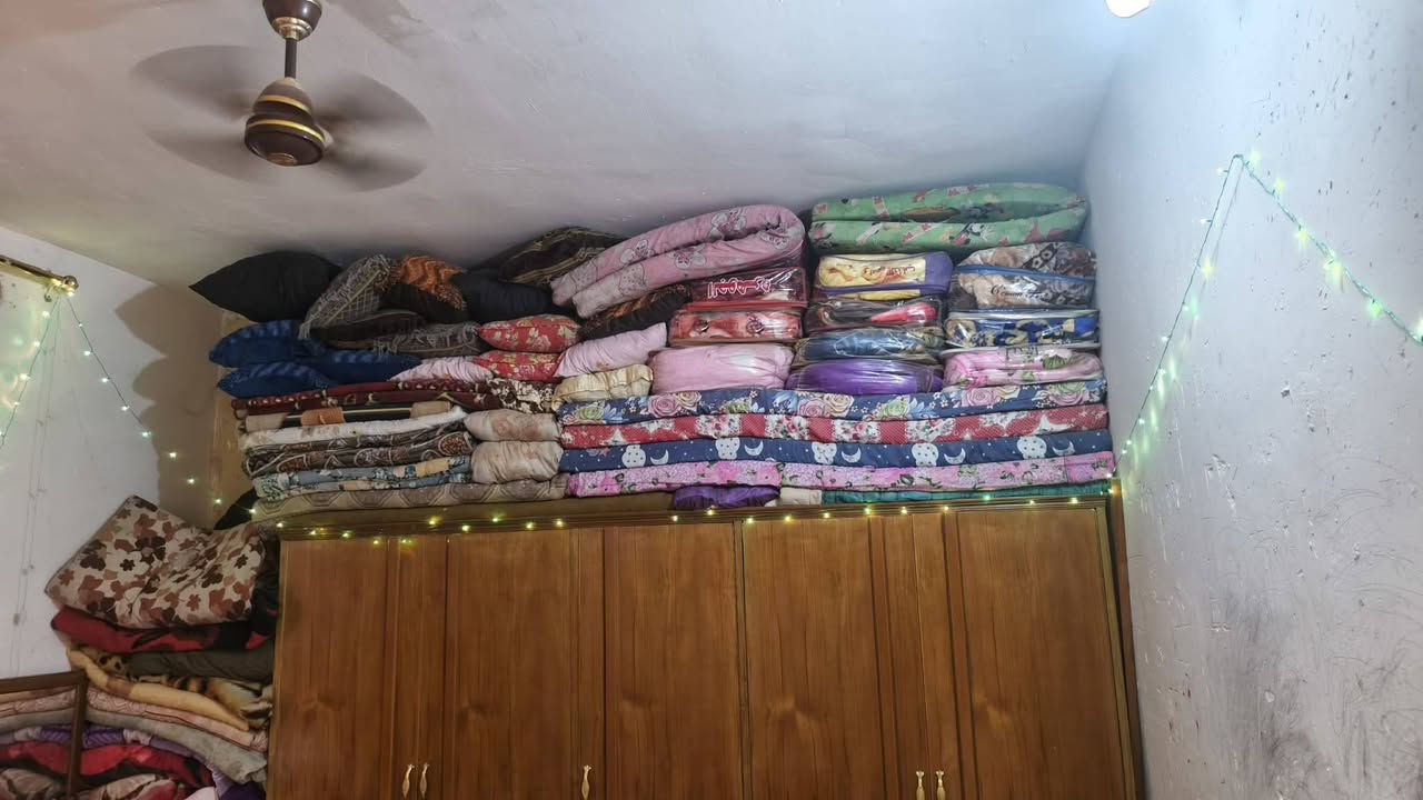 بيت للبيع مساحه 100 متر مكان وره اسواق سوداني مقابيل صورت طيار سعر 14 الاتصال***********
