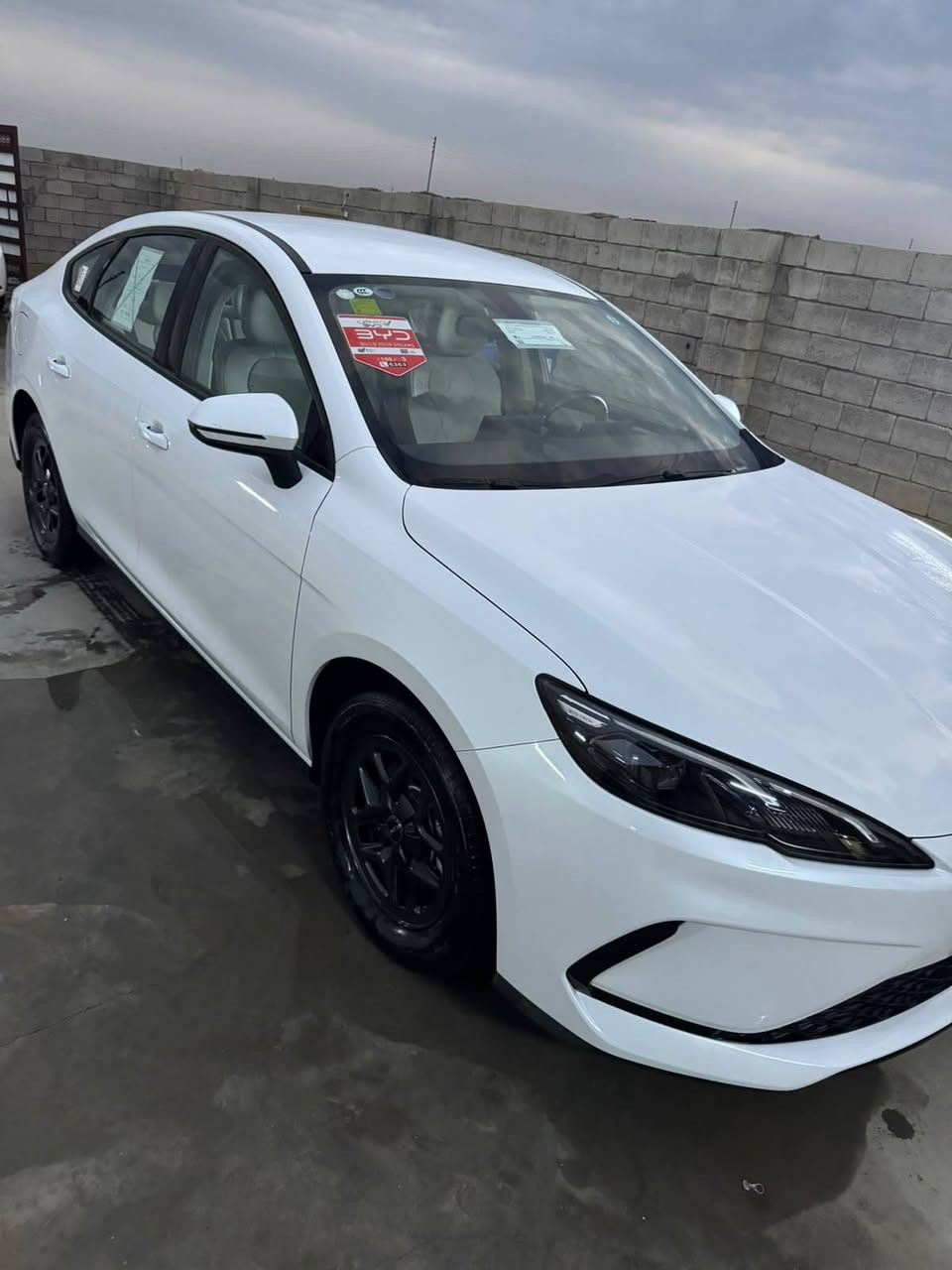 السلام عليكم 
مكلف بالنشر 
سيارة byd sel 5 
موديل ٢٥ بطارية ٥٥ كيلو 
السيارة ماشية تقريبا ألفين كيلو فقط 
مكفولة السيارة ، رقم بغداد وتحويل مباشر 
السعر  22 مليون و 300 وبيها مجال بسيط 
للإستفسار الاتصال بصاحب السيارة 
***********

مكان السيارة واسط ناحية الحفرية
