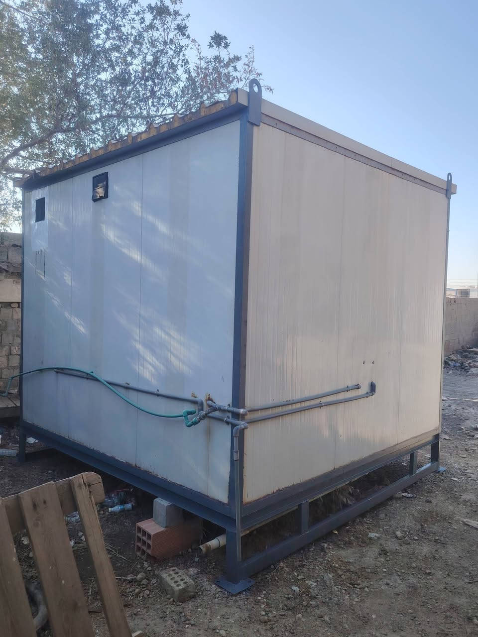 كرفان صحيات 
كرفان 3*3 صحيات
مستعمل نضيف حمام مشترك 
كهربائيات كامله
المكان بغداد العبيدي
الرقم ***********

