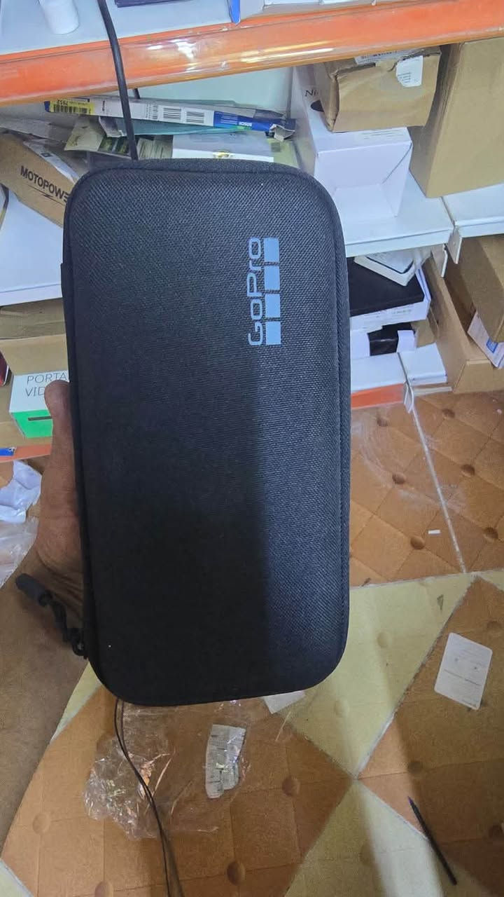 📷 GoPro HERO 13 Black للبيع
كاميرا أكشن أصلية GoPro HERO 13 Black، مناسبة للتصوير والمغامرات والرياضة والسفر.

المواصفات:

🎥 تصوير فيديو بدقة تصل إلى 5.3K

📸 صور عالية الدقة

🛡️ تثبيت إلكتروني قوي HyperSmooth

💧 مقاومة للماء

📱 شاشة أمامية وخلفية للمشاهدة والتحكم

🔋 بطارية قابلة للشحن

🔌 منفذ USB-C

🎙️ دعم التحكم الصوتي

⏱️ أوضاع تصوير متنوعة مثل TimeWarp

📡 إمكانية البث المباشر

🎒 تأتي مع حقيبة حفظ وحماية

🔧 معها ملحقات التثبيت والكابل والملحقات الظاهرة بالصور

📦 الحالة: مستعملة، والحالة الخارجية واضحة بالصور.

📌 المحتويات: الكاميرا + الحقيبة + البطارية + الملحقات الظاهرة بالصور.السعر 500وبي مجال قليل                ‭***********‬
