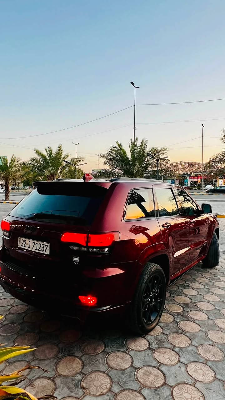 السلام عليكم 🌹

للبيع جيب شيروكي موديل 2022، 
لمتد S كفالة عامة
وكالة هارلم
محرك V6 3600
فول مواصفات 1/1
عداد الكيلو متر :95الف كيلو متر

🔹 اللون: ماروني دم الغزال
🔹 الرقم: أربيل دولي جديد( مداور، وكالة)
🔹 وكالة هارلم
🔹 كفالة عامة من كل شيء

المواصفات:
• بصمة تشغيل عن بُعد
• بصمة تشغيل ودخول ذكي
• حساسات أمامية وخلفية
• كاميرا  وخلفية
• رادار أمامي
٠  نقط عمياء 
٠تحديد مسار
.مانع تصادم
٠خزن مومري
• بانوراما
• كراسي جلد احمر اصل
• كراسي كهربائية
• كراسي تدفئة وتبريد
• شاشة
• 4WD
• أربع أنظمة قيادة
• ويل 20
• تدفئة  في الكشنات
٠ مري قلاب
٠دواسات كهربائية 
٠ جنطة كهرباء
.تحكم استيرن
تبريد قطعتين
.سترين كهرباء وتدفئة 
٠جام اوتو 
وبعد بيها مواصفات هواي 
السيارة جديدة وكفالة عامة من كلشي
تخم تاير جديد محرك حدادية كلها كفالة
العنون: النجف الاشرف 
لاستفسار/***********

�
