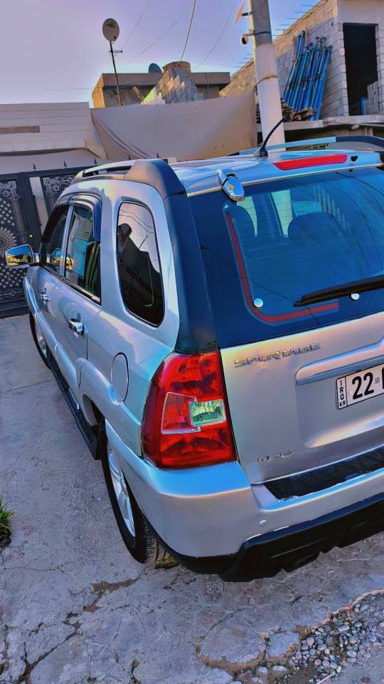 کیای سپورتاج مودیل 2009کوری فوڵ مواسفات 
سقف سلاید 
کوشن جلد 
کوشن هیتر 
ئاوینەی کارەبای 
شاشە ئایپاد 
کامیرە 
لایت زینونن 
بلاجکتور زینونن 
تەبرید و تەدفیئە
تحکم استیرن
چوار تایەیە تازە 
تاخم پیش و دوا تازە 
دو پارچەی هەیە  
شوین کەرکوک 
سەنەوی تازە بەشەرط تحویل بەناو خومەوەیە 
هەزەی تازە 
بیتاقەی بەنزین 
ژمارەی تەلەفون *********** كركوك, العراق

نص مكتوب في الصور:
- Saturday
- 5:02 PM