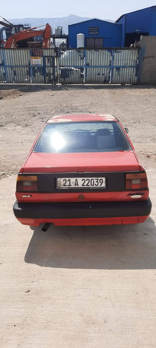بسم اللە الرحمان الرحیم 
جیتا مۆدێل ١٩٩١ - VW jetta 1991
سەیارەیەکی جوان و بێ کێشە 
دەعمی قورسی نییە بەدەنی زۆر جوان و پاک ماوەتەوە  
چوار ویلی سپۆڕت و چوار تایەی تازەی لەژێرە 
گێڕ و مەکینە بێ دوکەڵ و بێ دەنگە
ڕەقەم سلێمانی بە ناوی خۆمەوەیە تا ٢٠٢٨
 بەشەرتی تەحویل و غەرامە ئەیفرۆشم 
سەیارەکە لە سلێمانیە
*********** السليمانية, العراق
