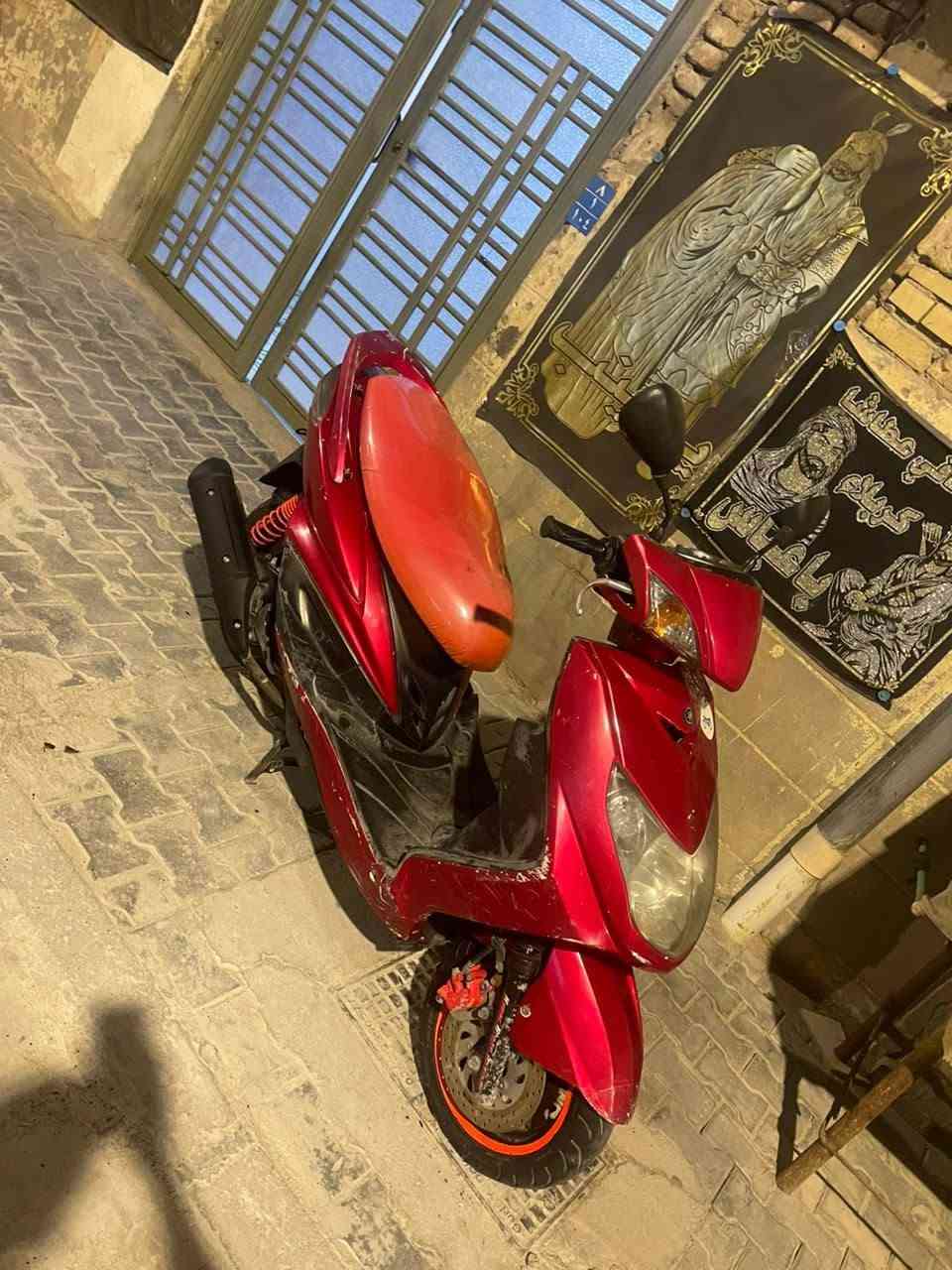 السلام عليكم دراجه لبيع سكنس فحل نضيفه كلشي شغال بيه شلعه ومعدل لايت اشاير رباعيه لايت عليه وناصي نكره سلف هندر كلشات رياضي العنوان البصره ٥ميل السعر 700وبيه مجال رقم ***********
