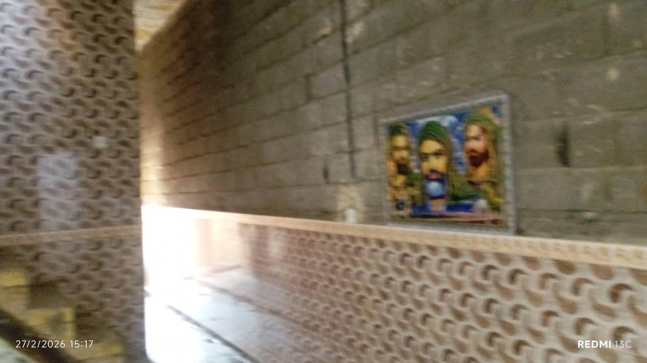 بيت لبيع في منطقت الحميديه يم سوك لجديد قريب ع شارع اول متدخل لفرع رابع بيت يحتوو ع غرفتين وصاله ومطبخ وستقبال وحمامات 2  وتواليت وحوش ومنور لمساحه ١٠٠متر طابق ونص *********** نقص بي بس لصاله بياض ولبخ الواجهيه وكاشي
