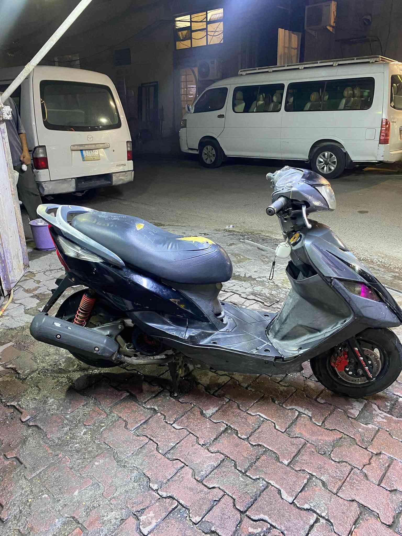 سلام عليكم جيتي ار ثعلب الدراجه جديده وكبالك ناشفه دواخل وكفر اصلي مكينه بل جيس وكفاله شلعه ومعده ايجنن الدراجه للبيع حصرا مكان الدراجه الاعضميه ورقم صاحب الدراجه *********** السعر ٥٢٥ وبيه مجال بسيط فقط للس ايدور دراجه متوكفه ها للعلم تاير خلفي امامي جديد صدر خلفي اصلي جديد و امامي بلادي ويخبل  وشكرا
