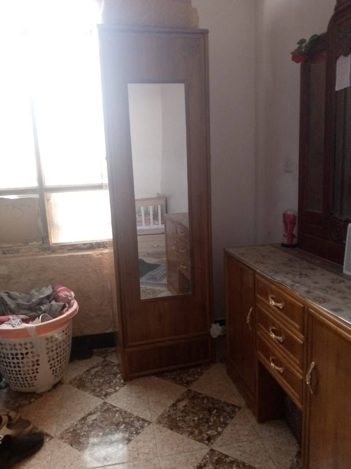 غرفة و غسالة و كاونتر وطباخ  ***********
