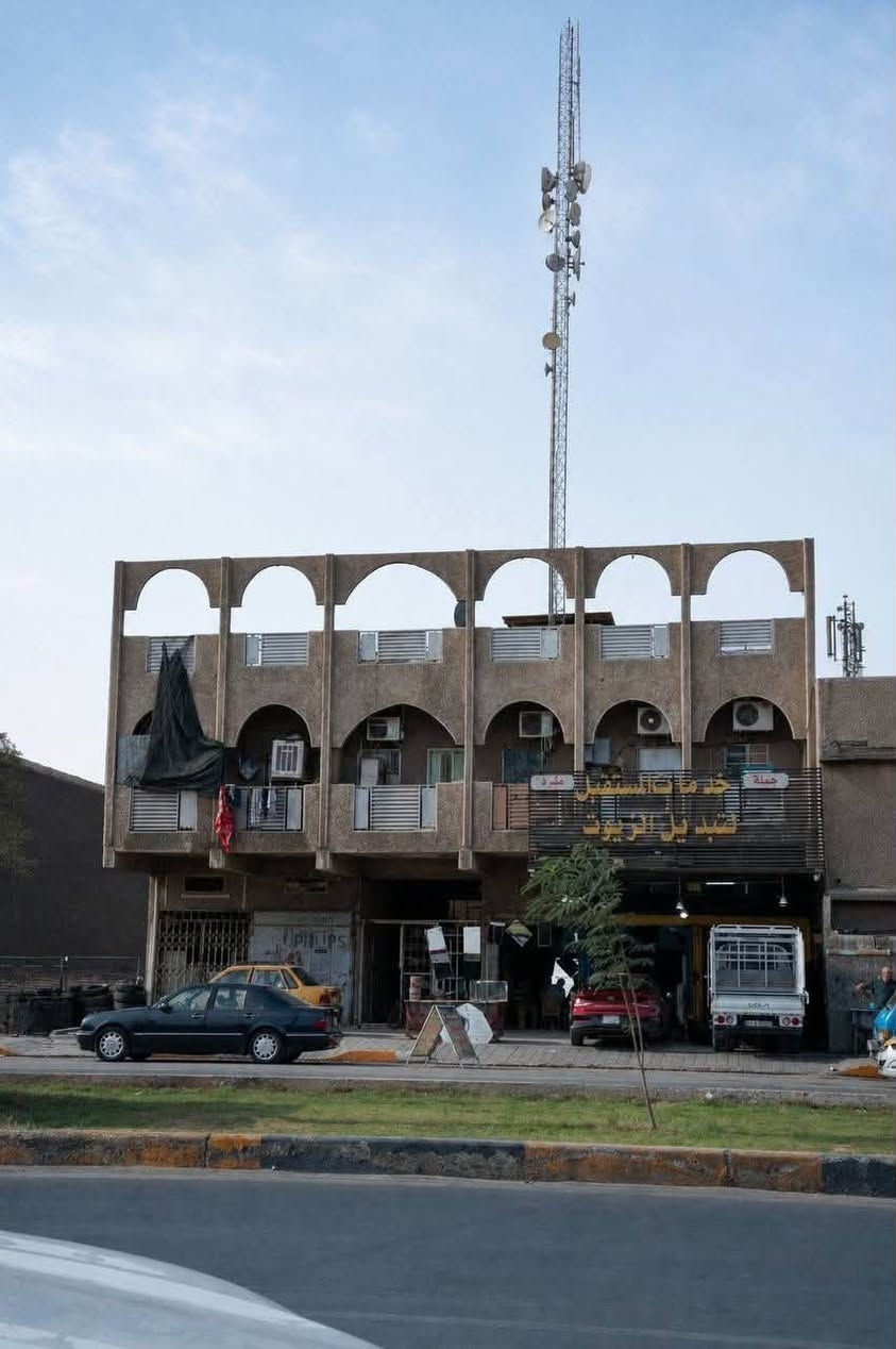 عمارة تجارية • حي اور • ٣٢٠م