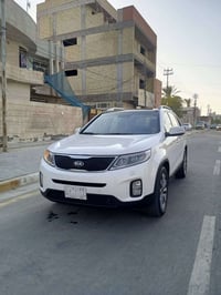 كيا سورنتو لبيع موديل 2015 كويتي بنوارما الداخل قرميدي   السياره كفاله...
