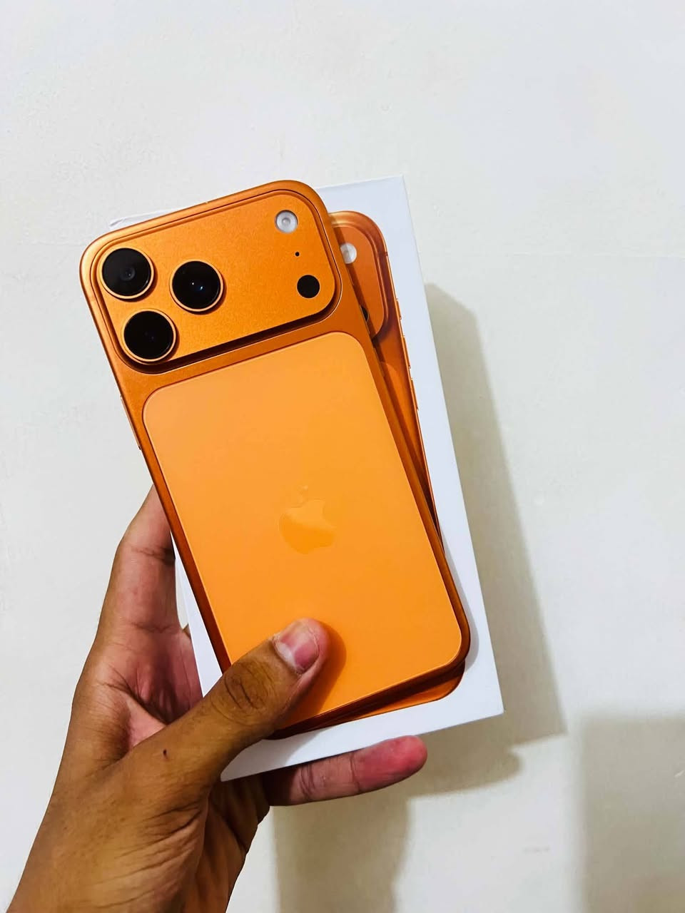 السلام عليكم للبيع او مراوس 
iPhone 17pro max.                    كوبي ماستر طبق الأصل
ذاكره 512 ياخذ تك سيم كارت 
نضام ايفون ينزك جميع  البرامج
لون مميز برتقالي 🧡🧡🧡
كامل ملحقات كارتون + كيبل الاصلي +كفر شفاف اصلي
شحن تايب سي كامره تخبل يشغل كامره من الجانب
سعره 185 وبي مجال حك الجيه 
مكاني حله طريق سده محاويل 
للاستفسار ***********
تحياتي للجميع🫶
