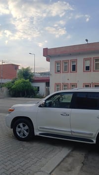 لاندكروزر V8 • ٢٠١٣ • استيراد دبي
