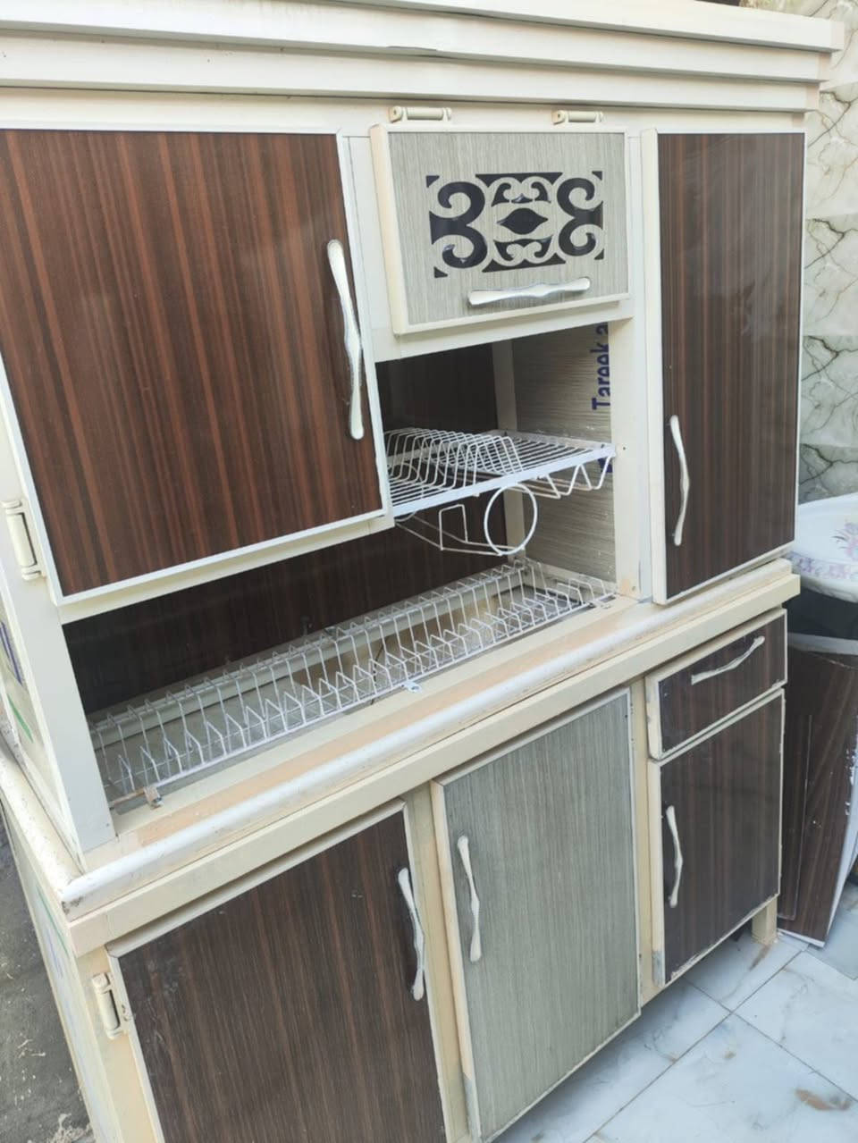 كاونتر قطعتين متر ونص سنك وتعليك كله مرمر سعره 300 نهايته 250
