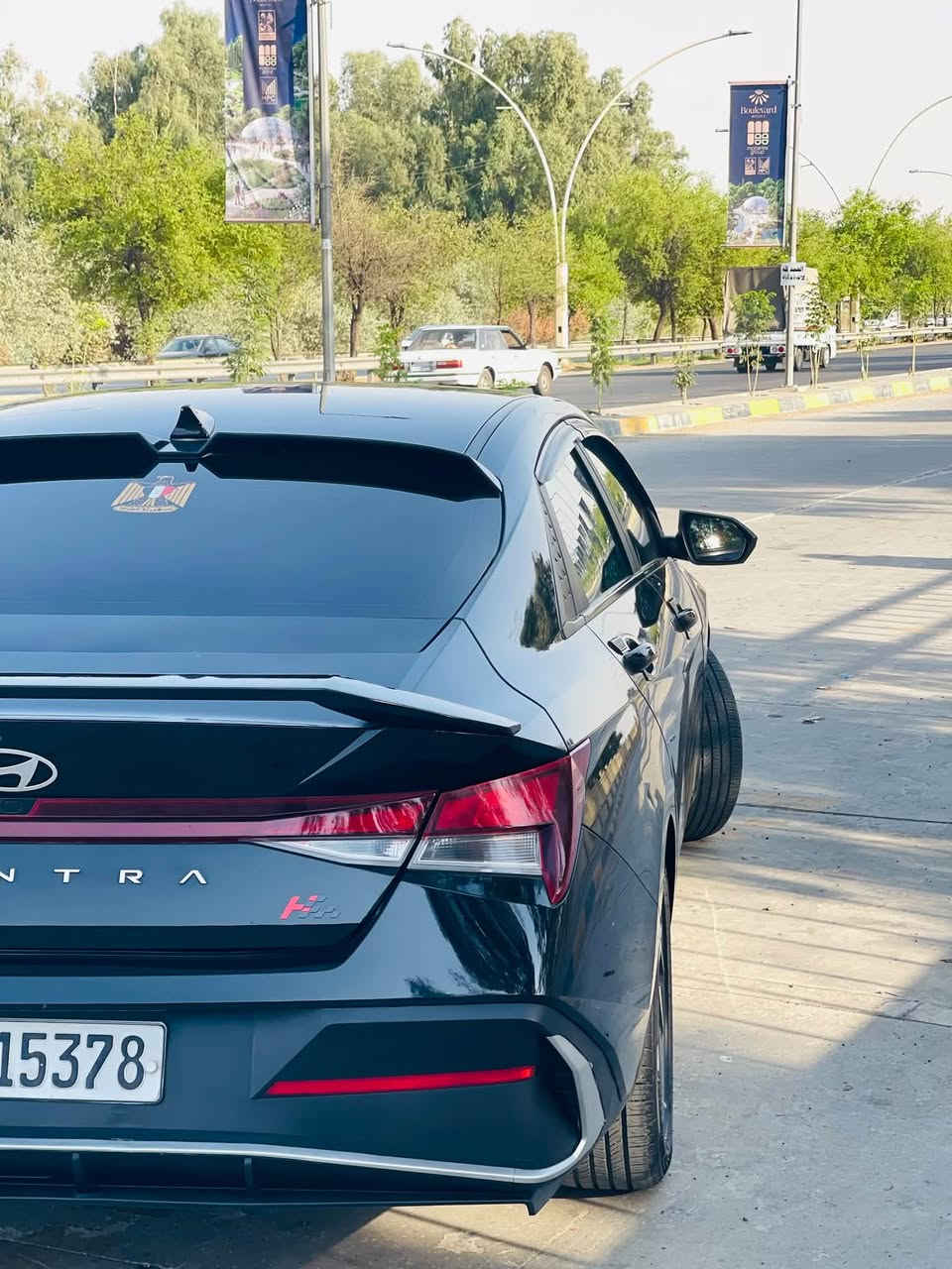 النترا 2024 
بيها 3 قطع كلير 
قطعه وحده بيها معجون 
حادثه جداً خفيف صور الضرر بل منشور 
بجم كبس 
بدون دواخل شرط 
بدون ارباك شرط
مكينه كير شرط
ماشي 95 ml
موصفات 
نص فول 
رادار 
نقاط عمياء 
حساسات جانبيه 
بصمه 

بيها منظومه غاز اذا تاخذها سعرها ورقتين بيها كارت رسمي
مكينه 2000
السياره جاهزه من كل النواحي ما بيها نقص كلشي 
سعر 130 وبيها مجال
***********

