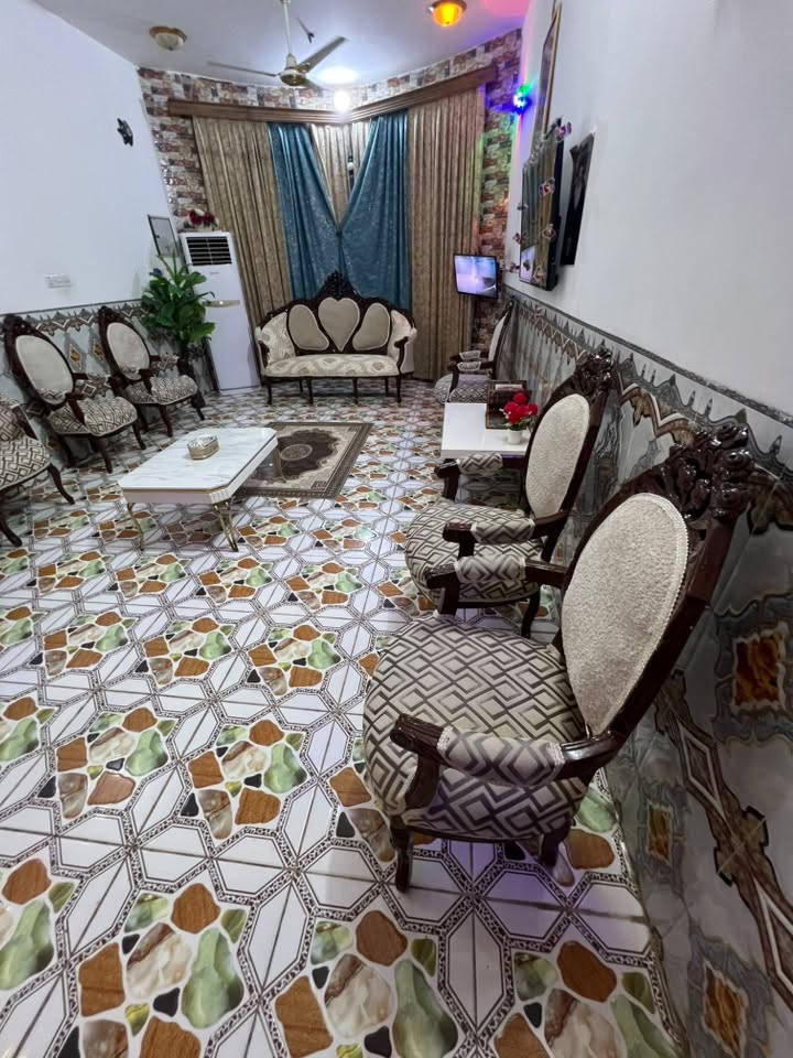 قنفات خشب زان لاصلي نضيف 12 مقعد 6 كراسي +ثنين قنفات ام 3 نفر +طبله اصلي جبيره  واتساب ***********
