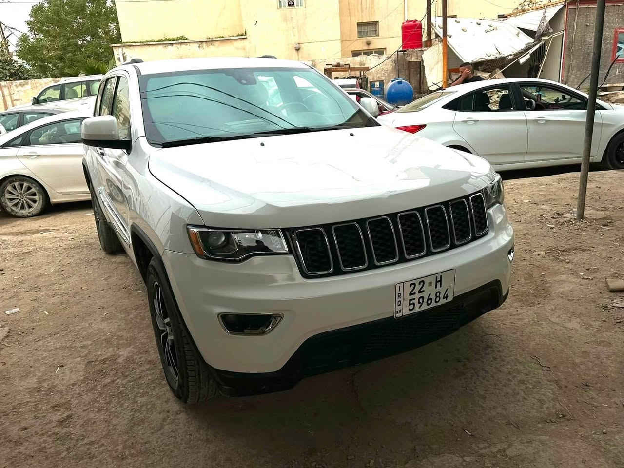 � للبيع | 2018 Jeep Grand Cherokee Laredo 4x4 🇺🇸
🔹 وارد أمريكي – Clean Title
🔹 موديل 2018
🔹 مرقم دولي باسمي
🔹 هزة وسنوية جديدة
🔹 الماشي: 65,000 Mile

حالة السيارة:
✅ بالعراق بيها رشات خفيفة موضحة بالسونار
✅ بدون دواخل
✅ بدون معجون (أثر تخريب فقط)
✅ السيارة على وضع الشركة (تراي زيرو)
✅ جاهزة من كل شيء ولا تحتاج أي مصروف

الصيانة الجديدة:
✔️ صدر أمامي خلفي جديد
✔️ منظومة تبريد جديدة
✔️ منظومة احتراق جديدة
✔️ سيرفس كامل
✔️ متصرف عليها دينار

باقي مواصفات Laredo معروفة من ناحية الراحة، القوة، والاعتمادية.

💰 السعر: 188$ (قابل للنقاش مع الجادين)
📍 الموقع: الحلة
📞 للتواصل: ***********
💬 واتساب متوفر

بيع أو مراوس حسب القناعة
