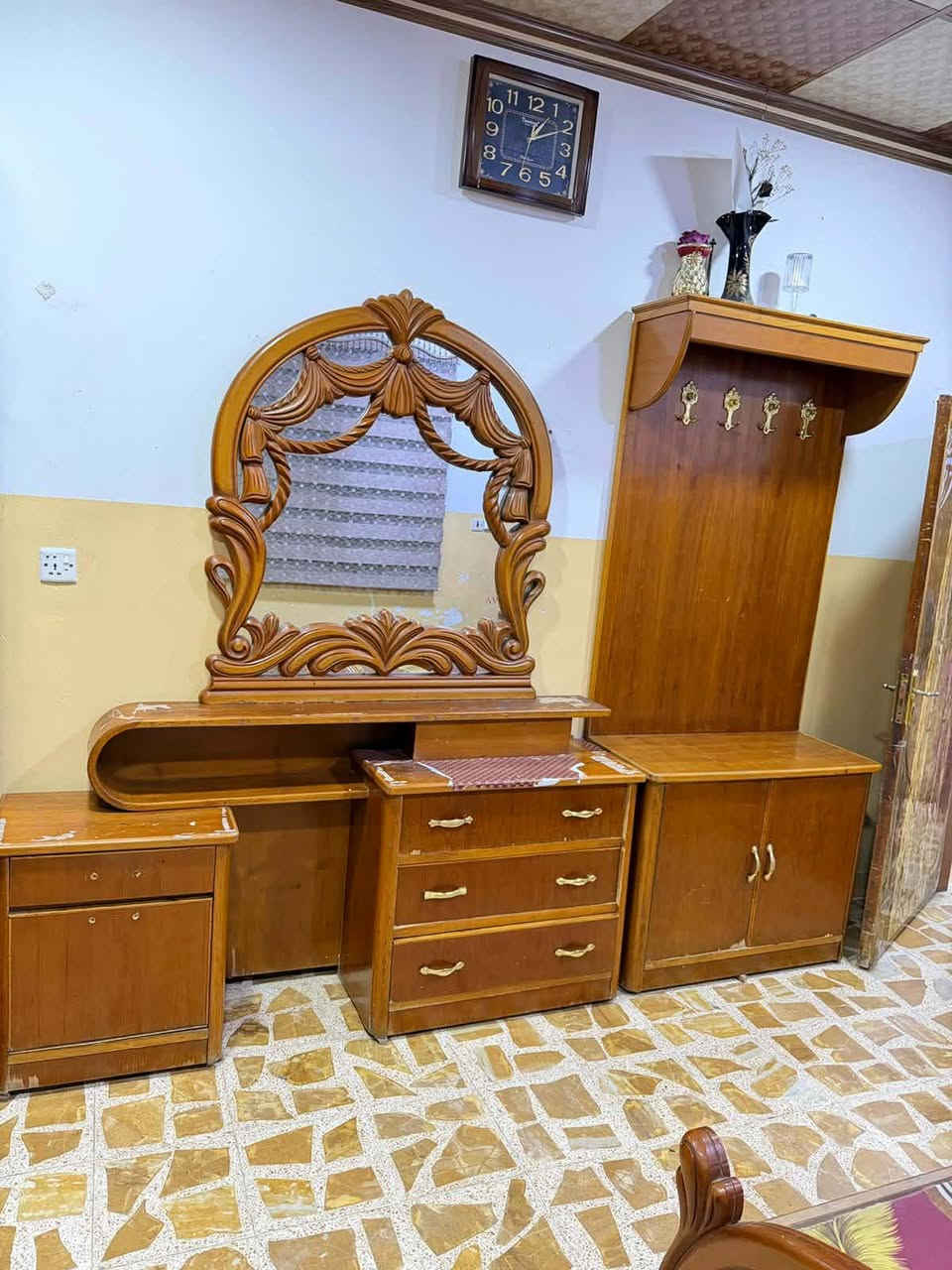 الانتصار شارع 60 • خشب ثقيل • نظيف