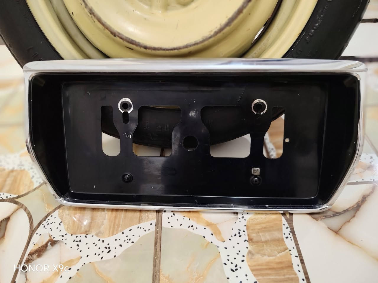 السلام عليكم يتواجد سبير ملكه كراون مال شركه نضيف وقاعده رقم خلفيه نضيفه 
المكان ديوانيه الشنافيه مقابيل محطة الكهرباء
لاستفسار الاتصال على الرقم ***********
او المراسله عل خاص والسعر خاص

نص مكتوب في الصور:
- HONOR X9c