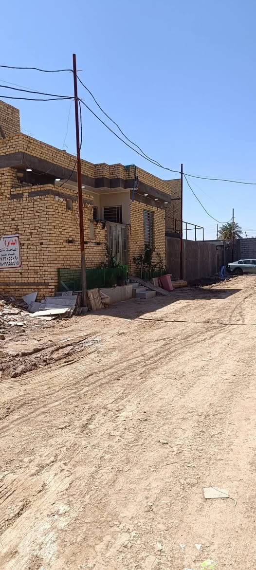 بيت 100 متر بنأ حديث توه كمل طابو اسهم ع طريق السياحي مال تركي ع الشط  مكان حلو وسكن وخدمات 
بشارع الخيرات  مقابيل مطعم نوارس 
غرفه  ومنور وحمام وصاله ومغزن ومطبخ واستقبال وصحيات خارجيه وداخليه
توه كامل صالي شهر من سكنت بي شغل درجه اوله 

السعر 75مليون وبيها مجال
***********
