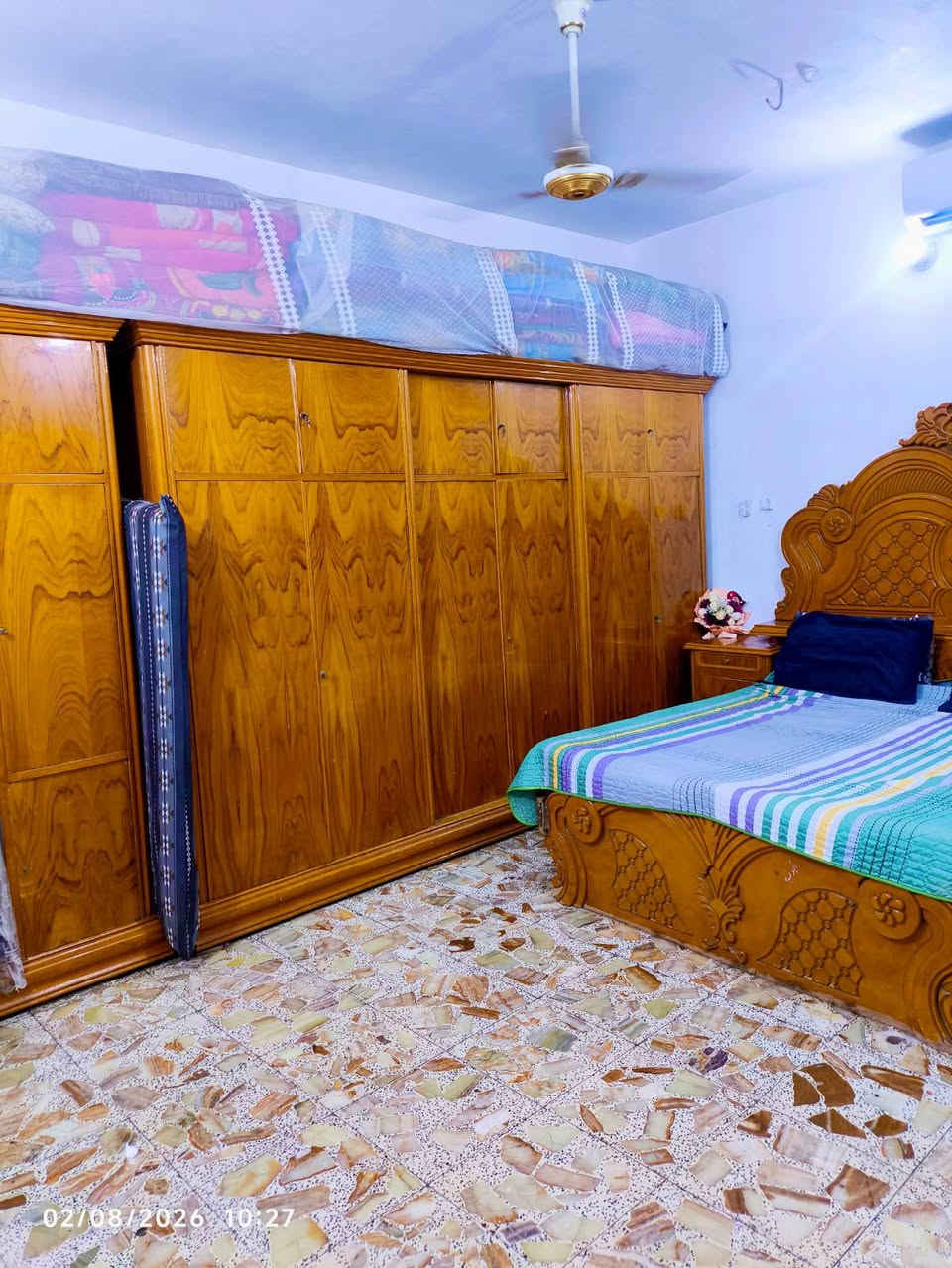 يا الله بيت للبيع 100مربع(( معه الاثاث 🪑)) 
طابو زراعي سند 25
((بي نسخه سندج📋))
(( بلخط الاول))   
قريب عل شارع 

بناء طابوك
اساس او سقف صب مسلح 

البيت يحتوي على 
غرفه نوم🛌
 صاله مطبخ👨‍🍳
 ستقبال 
صحيات داخل او خارج 

سعر 45💵💲معه مجال 

العنوان نجف الاشرف مقابل قرية الغدير الاولى شارع الصب عمود 269 
شارع((دوان بني خالد)) 
***********
