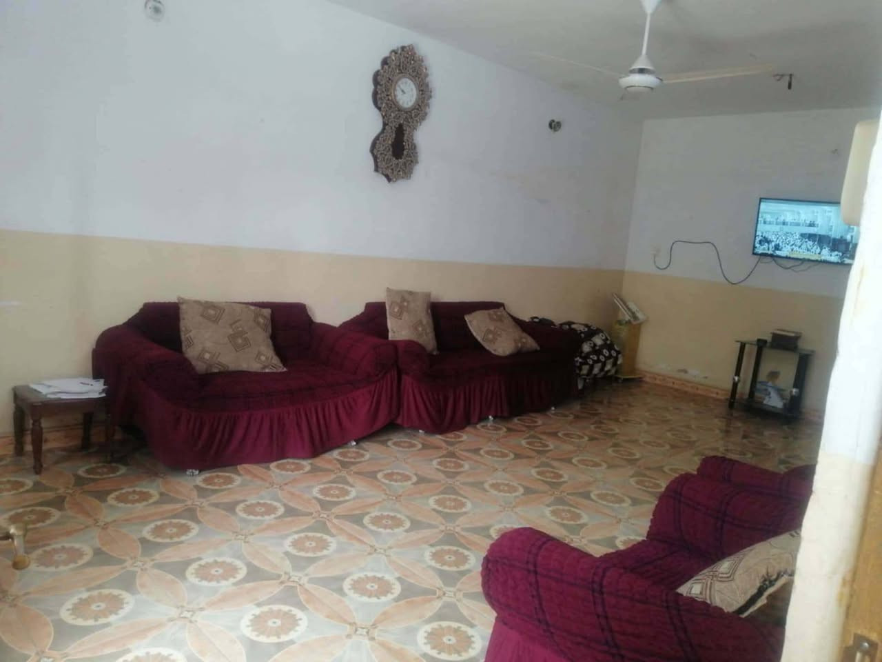السلام عليكم
✨🏡 بيت للبيع✨
📌 الموقع: أبو غريب - الحصوه - النصر والسلام الساحه مال السوك مقابيله ساحه
📐 المساحة: 200م
💰 السعر: 100
✅ بيه مجال 
📞 للاستفسار والاتصال:
☎️ ***********7808670898
     ***********
