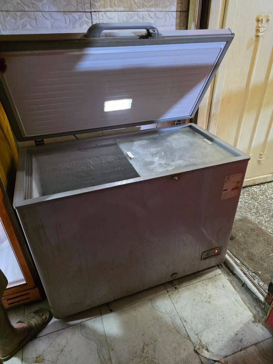غراض مطعم  كامله للبيع شوايه كباب  مثرامه + مجمده +عارضه +طباخ اربع عيون   ستفسار على السعر الاتصال على هذا الرقم *********** العنون الغزاليه
