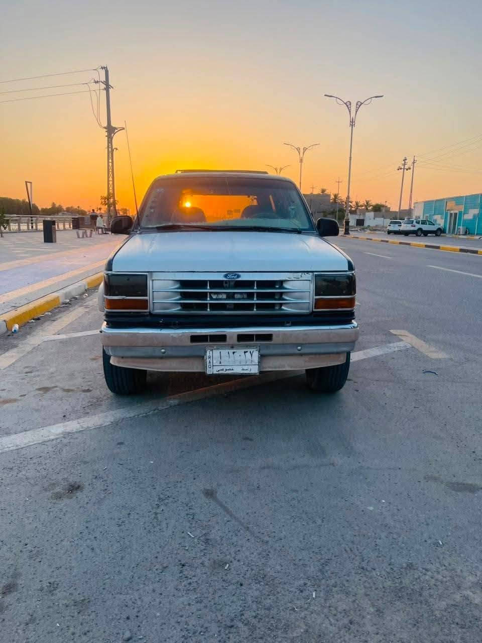 السلام عليكم فورد للبيع موديل 93 رقم واسط سنويه 2028 مكينه ففتي مجول مكفوله كير مكفول كهربيات كله شغاله دوشمه جديده سياره مناقصه اي شي السعر 29 وبيه مجال المكان واسط قظاء الحي رقم ***********
